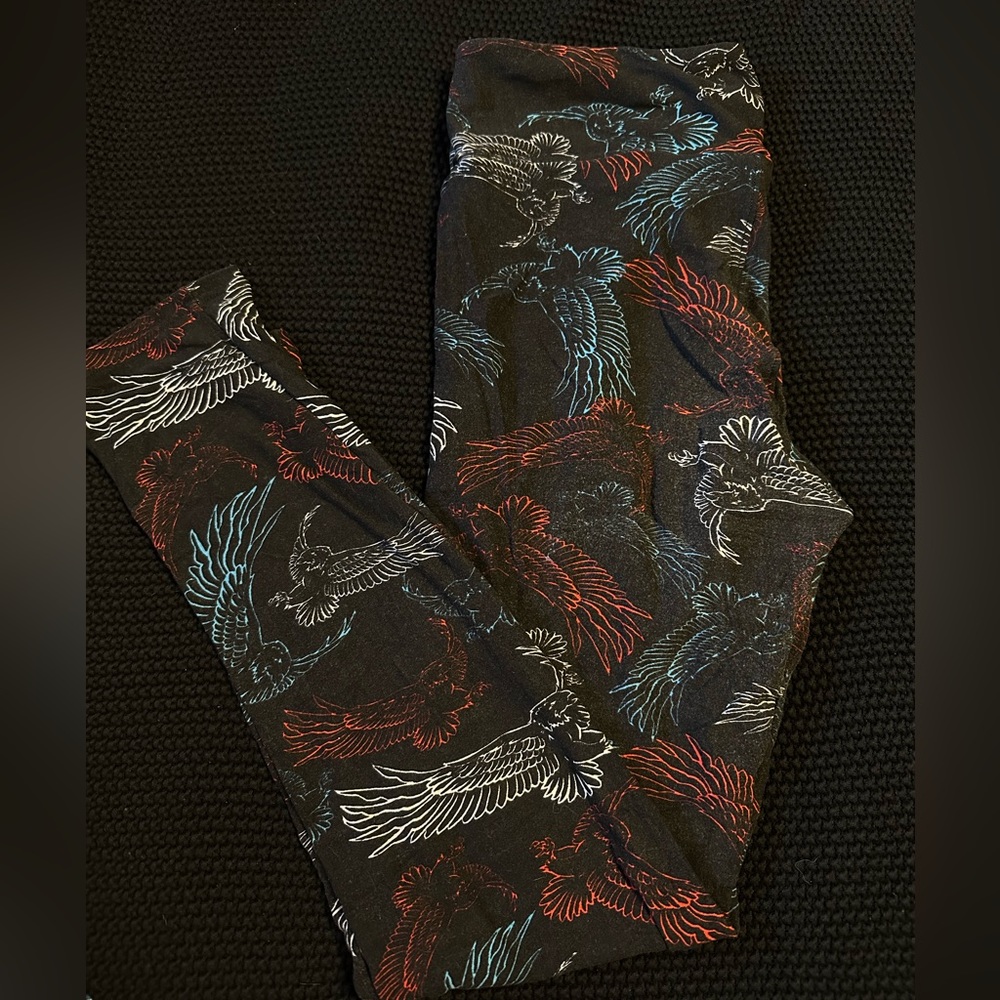 Eagle Americana Lularoe leggings.